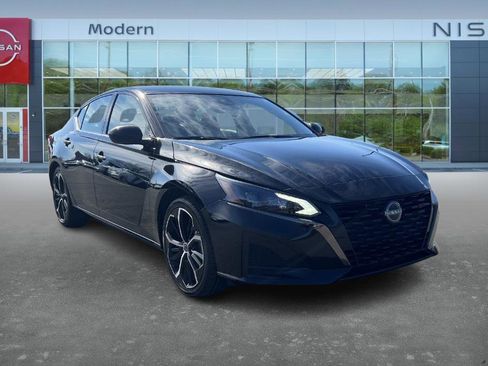 Certified 2024 Nissan Altima 2.5 SR image 3