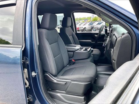 Used 2023 Chevrolet Silverado 2500 Custom w/ Custom Value Package AWD/4WD image 9