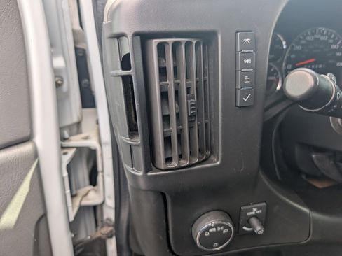 Used 2018 Chevrolet Express 3500 LS RWD image 11