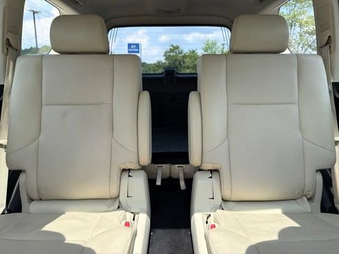 Used 2023 Lexus GX 460 Luxury w/ Sport Design Package AWD/4WD image 34