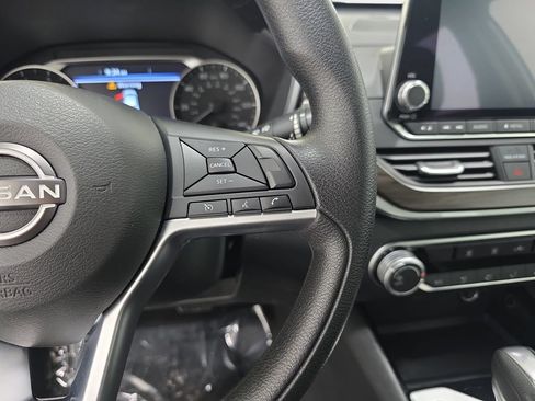 Used 2024 Nissan Altima 2.5 SV FWD image 18
