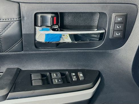 Used 2018 Toyota Tundra Platinum image 17