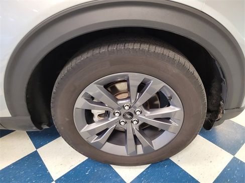 Used 2023 Ford Explorer XLT w/ Equipment Group 202A image 10