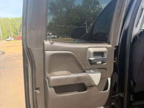 Used 2017 Chevrolet Silverado 1500 LT w/ Midnight Edition AWD/4WD image 10