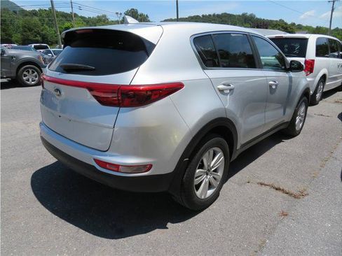 Used 2017 Kia Sportage LX FWD image 2