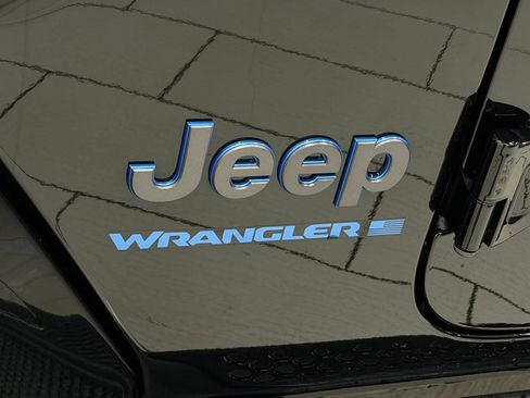 Used 2023 Jeep Wrangler Unlimited Sahara AWD/4WD image 36