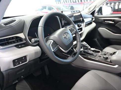 New 2026 Toyota Highlander Limited AWD/4WD image 24