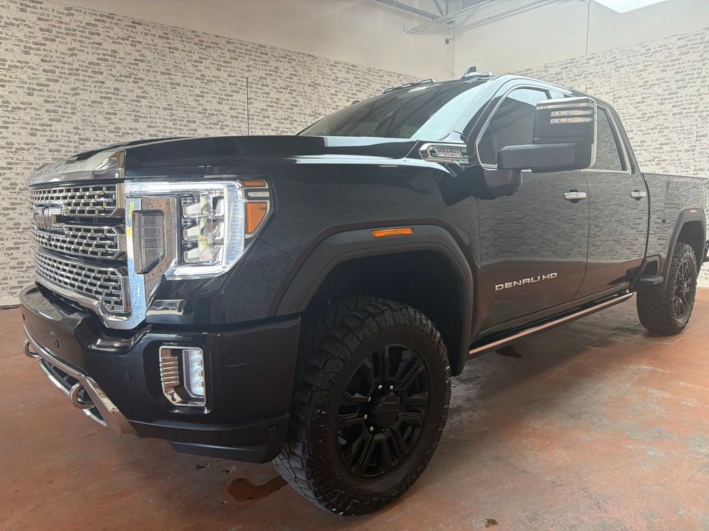Used 2023 GMC Sierra 2500 Denali w/ Denali Black Diamond Edition AWD/4WD image 3