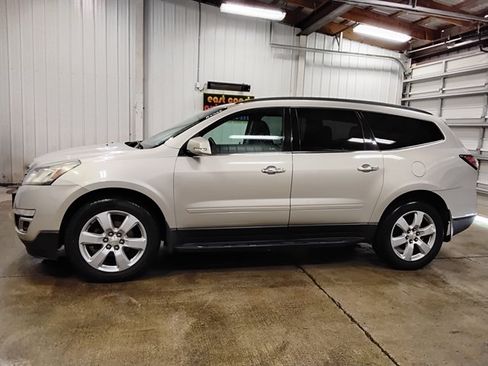 Used 2017 Chevrolet Traverse LT w/ Style and Technology Package AWD/4WD image 5