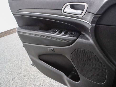 Used 2022 Jeep Grand Cherokee Limited image 22