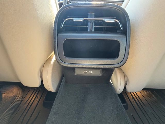 New 2027 Mercedes-Benz E 350 4MATIC Sedan image 32