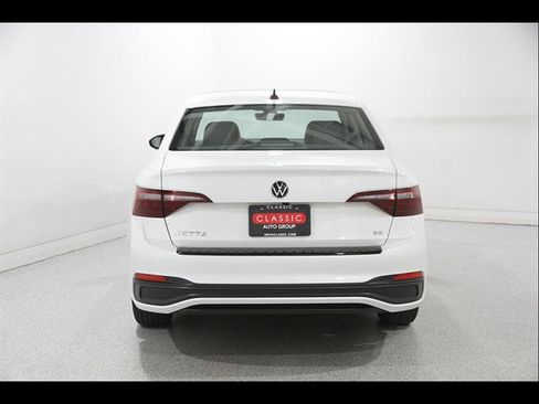 Used 2024 Volkswagen Jetta SE FWD image 18