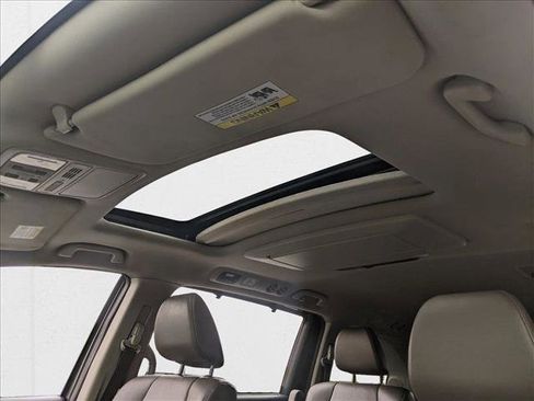 Used 2016 Honda Odyssey Touring Elite image 16