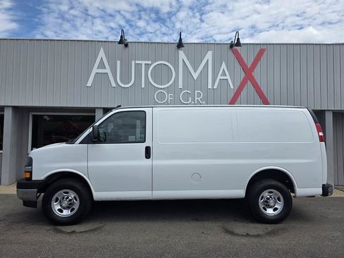 Used 2017 Chevrolet Express 3500 RWD image 1
