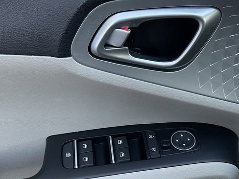 Used 2025 Kia Soul LX w/ LX Technology Package image 12