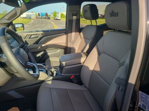 Used 2025 Chevrolet Colorado ZR2 w/ ZR2 Bison Edition AWD/4WD image 18