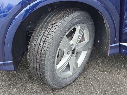 Used 2023 Audi Q4 e-tron Premium Plus w/ Premium Plus image 32