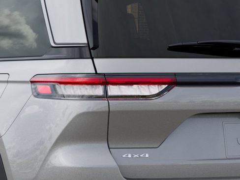 New 2026 Jeep Grand Cherokee Limited AWD/4WD image 9