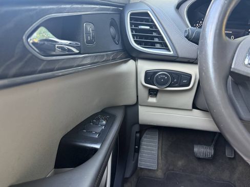 Used 2018 Lincoln MKX Reserve w/ Driver Assistance Package FWD image 37