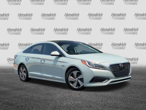 Used 2016 Hyundai Sonata Limited w/ Option Group 02 FWD image 2