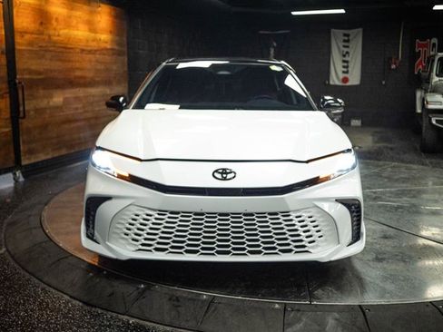 Used 2025 Toyota Camry XSE FWD image 4