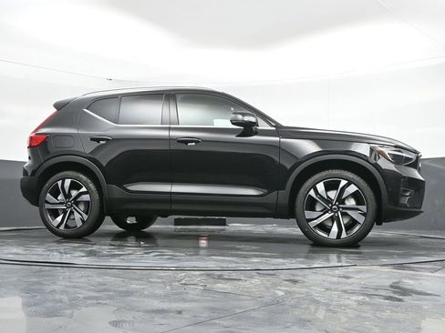 New 2025 Volvo XC40 B5 Ultra w/ Climate Package image 39