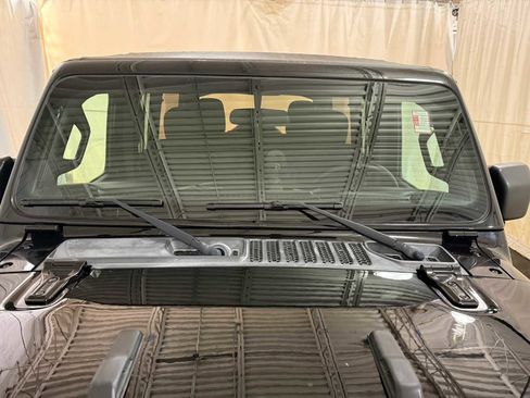 Used 2018 Jeep Wrangler Unlimited Sport image 14