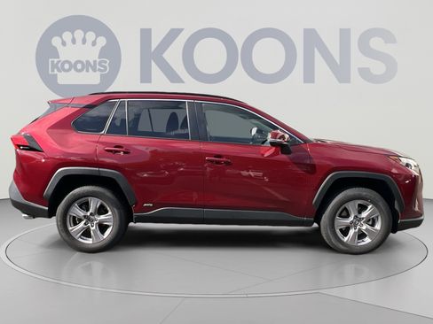 Used 2025 Toyota RAV4 XLE AWD/4WD image 8