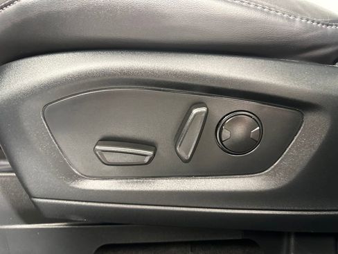 Used 2023 Ford Explorer XLT w/ Equipment Group 202A AWD/4WD image 18