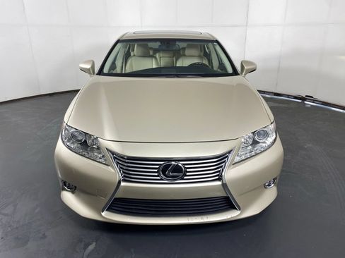 Used 2014 Lexus ES 350 w/ Luxury Package FWD image 5