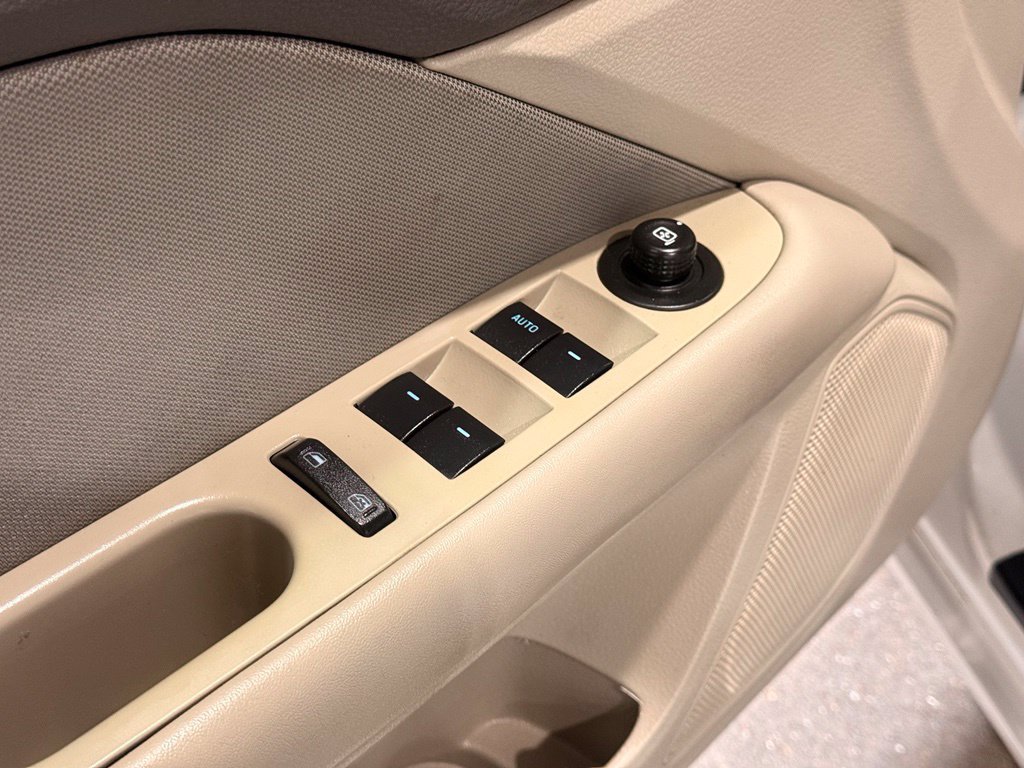 Used 2012 Ford Fusion S FWD image 10