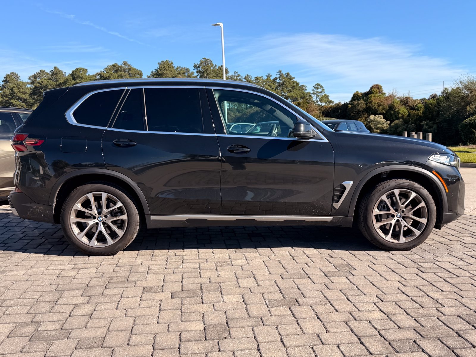 Used 2025 BMW X5 xDrive40i w/ Premium Package AWD/4WD image 8
