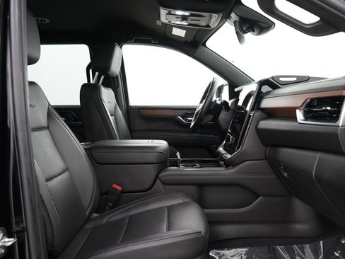 Used 2025 GMC Yukon Denali AWD/4WD image 12