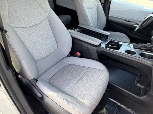 Certified 2025 Toyota Sienna LE FWD image 11