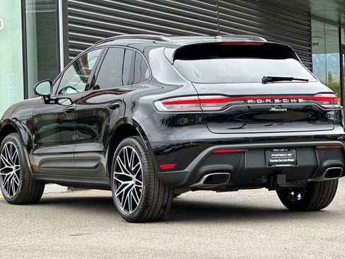 Used 2025 Porsche Macan AWD/4WD image 3