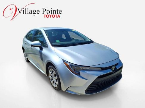 Used 2024 Toyota Corolla LE FWD image 4