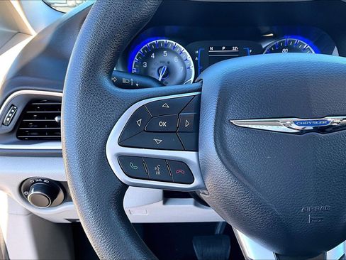 Used 2017 Chrysler Pacifica LX w/ Tire & Wheel Group image 12