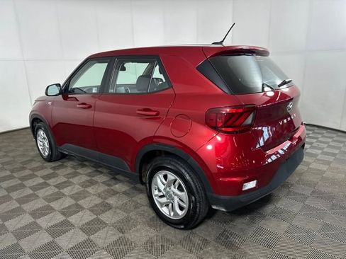 Used 2025 Hyundai Venue SE image 5