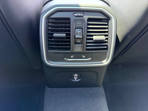 Used 2026 Porsche Macan AWD/4WD image 22
