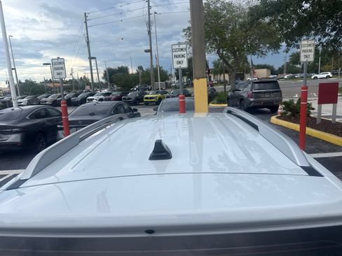 Used 2020 Hyundai Venue FWD image 14