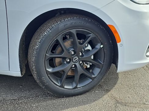 New 2026 Chrysler Pacifica Limited w/ S Appearance Package image 59