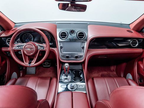 Used 2020 Bentley Bentayga AWD/4WD image 19