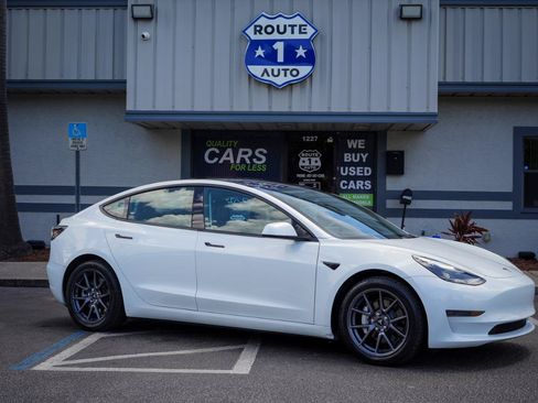 Used 2023 Tesla Model 3 Standard Range RWD image 3