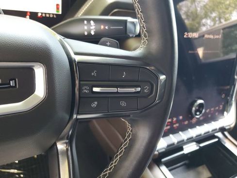Used 2025 GMC Yukon XL Denali Ultimate AWD/4WD image 26