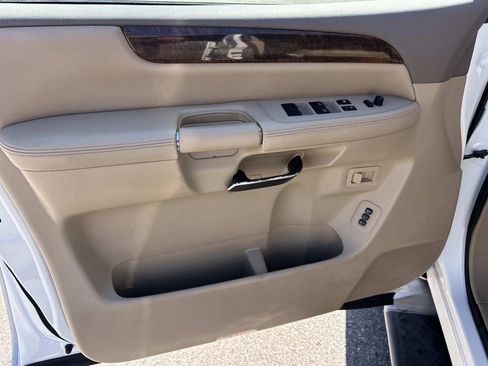Used 2013 Nissan Armada Platinum image 19