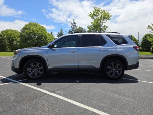 Certified 2025 Honda Pilot Sport image 19