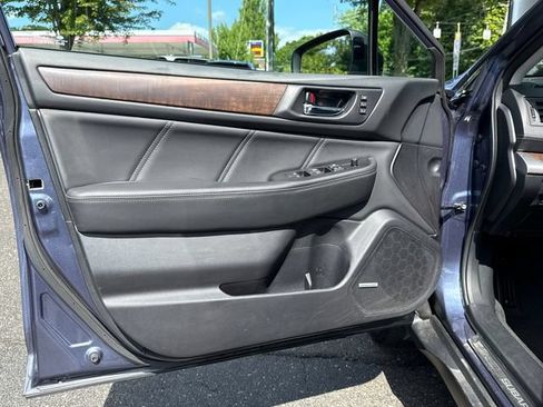Used 2018 Subaru Outback 3.6R Limited AWD/4WD image 9