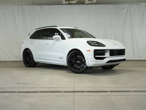 New 2026 Porsche Cayenne GTS image 9