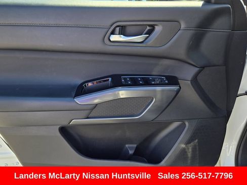 Used 2022 Nissan Pathfinder SL FWD image 22