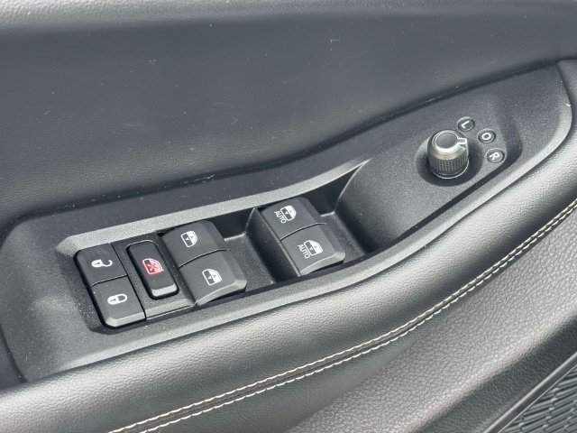 Used 2023 Jeep Grand Cherokee L Laredo AWD/4WD image 17